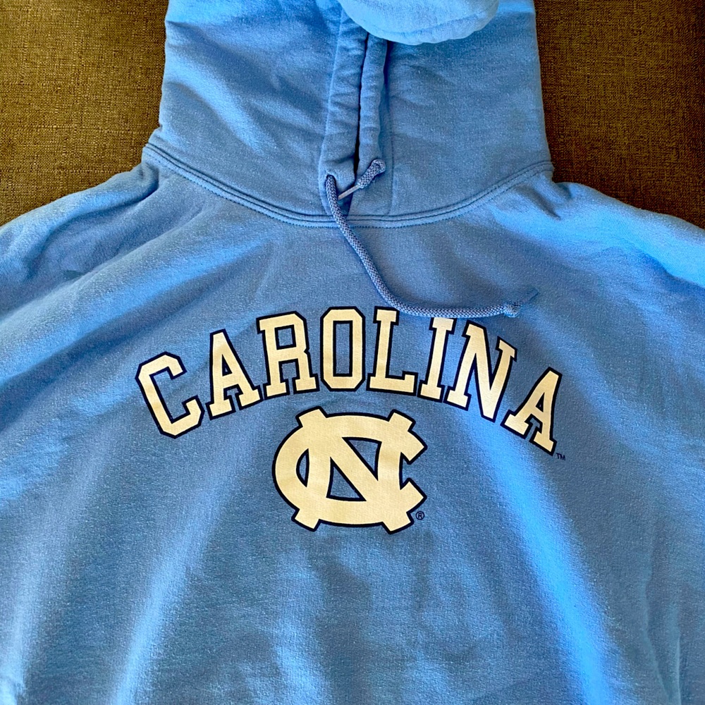 North Carolina Sweatshirt!
Unisex. Size Small-Medium.